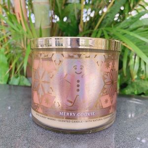 Bath and Body Works Merry cookies candle